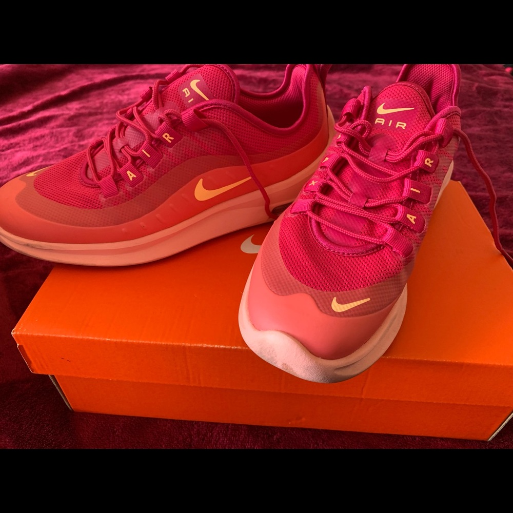 Nike Revolution 4